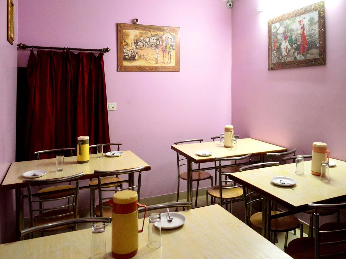 Oyo 6179 Hotel Aarjee Crescent Divisione di Jaipur Esterno foto