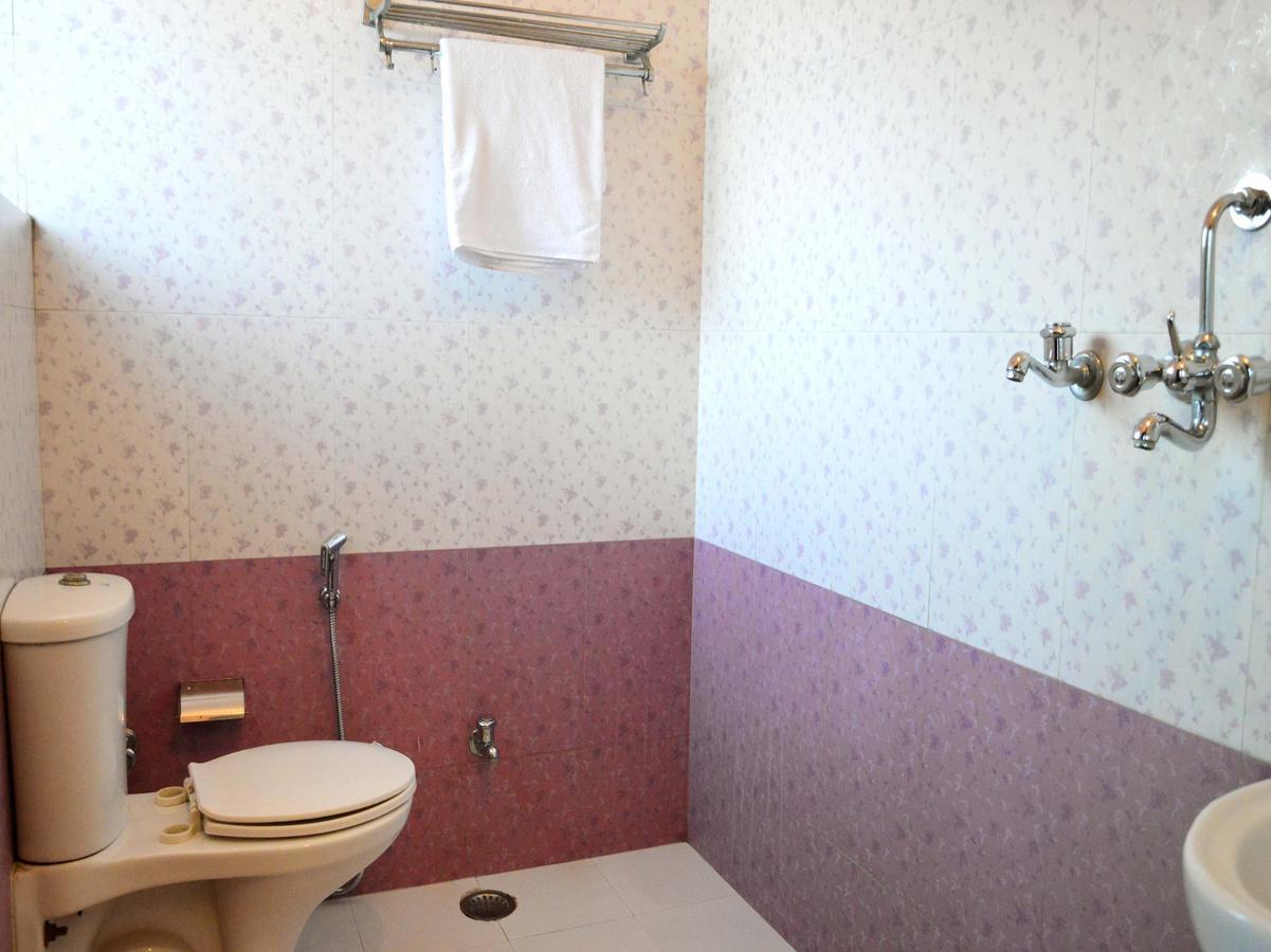 Oyo 6179 Hotel Aarjee Crescent Divisione di Jaipur Esterno foto
